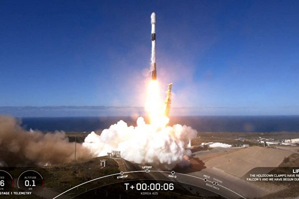 SpaceX launches first batch of satellites providing direct connection to mobile phone service