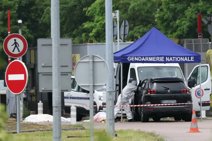  The French prisoner van was ambushed, 2 killed and 3 wounded