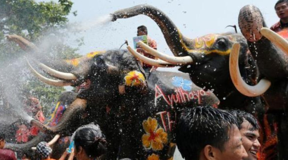 The legend of the Dai Water Splashing Festival